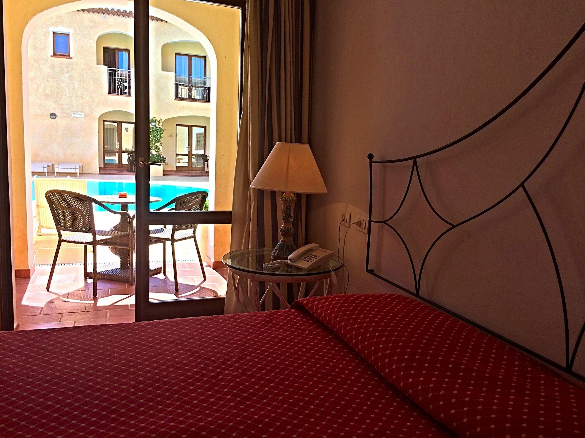 Hotel Monti Di Mola Порто-Черво Экстерьер фото