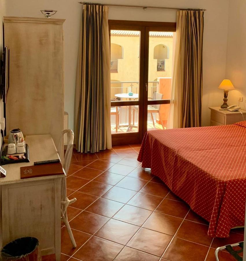 Hotel Monti Di Mola Порто-Черво Экстерьер фото