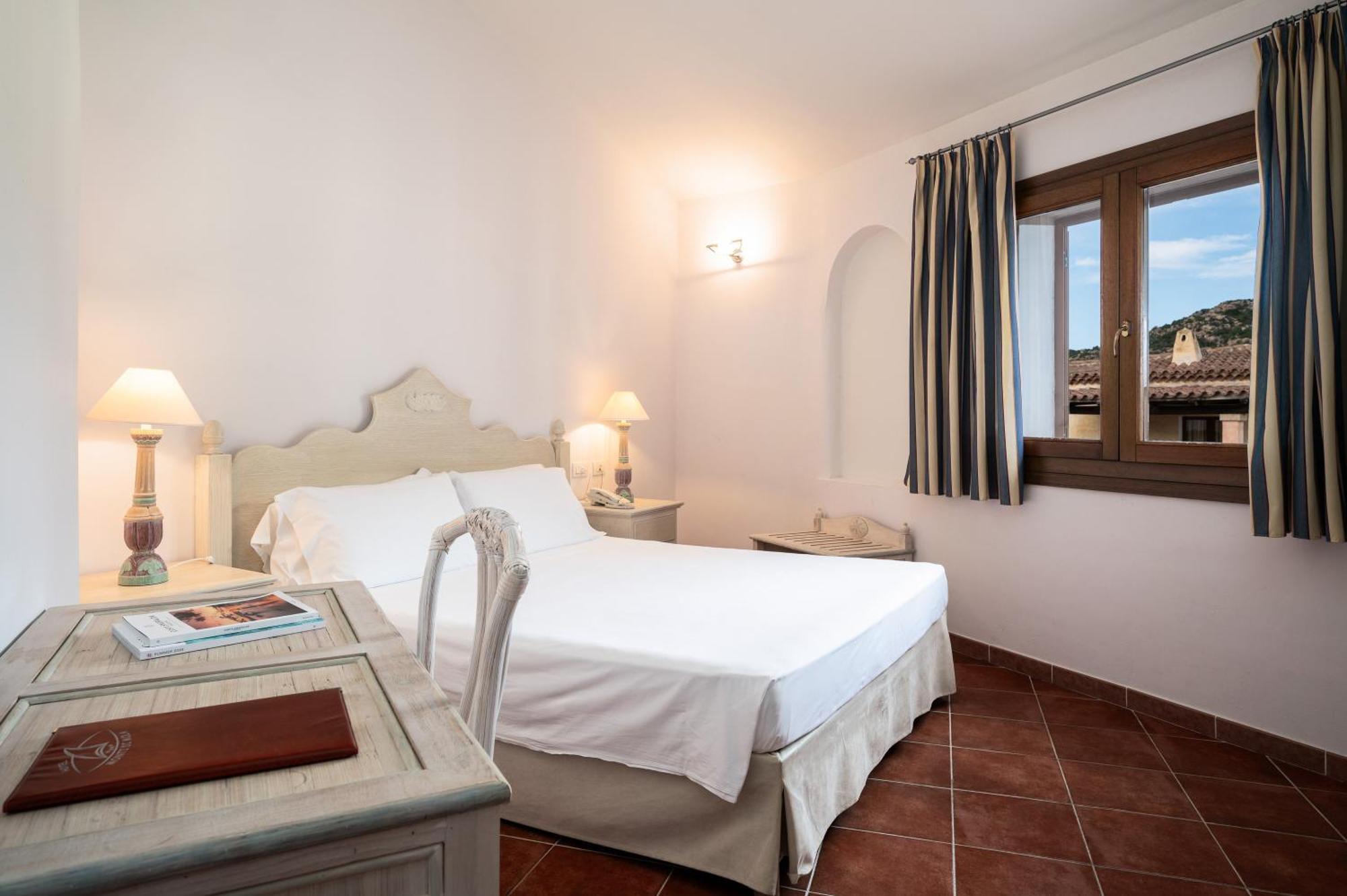 Hotel Monti Di Mola Порто-Черво Экстерьер фото