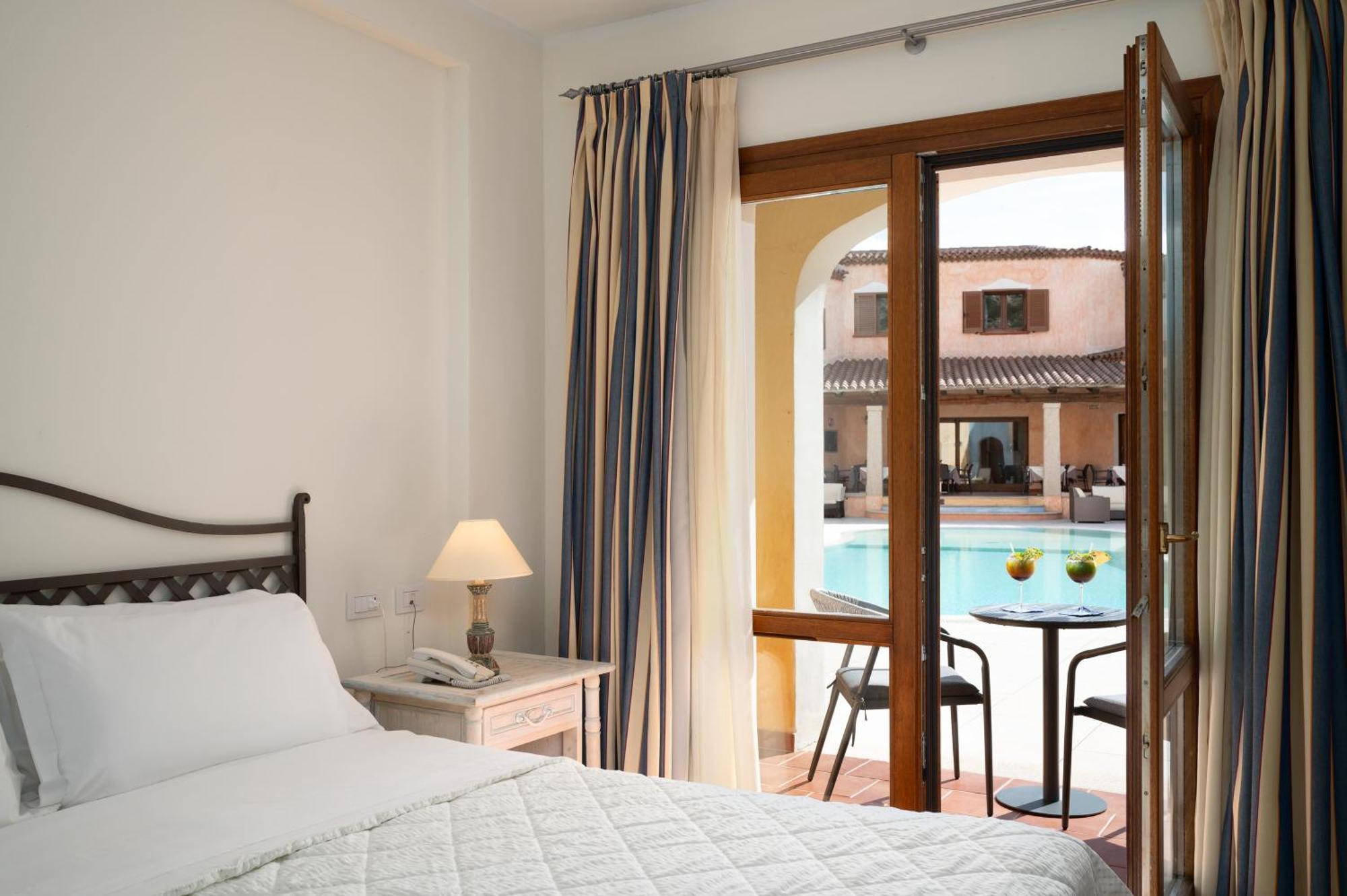 Hotel Monti Di Mola Порто-Черво Экстерьер фото