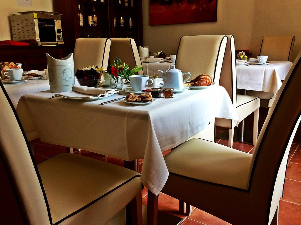 Hotel Monti Di Mola Порто-Черво Экстерьер фото